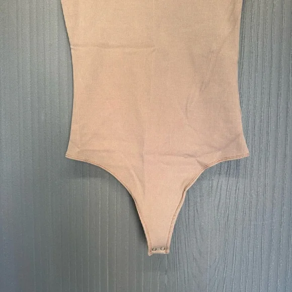 Abercrombie & Fitch Soft Collection Tan Taupe Ribbed Crewneck Bodysuit Size M - Picture 6 of 7